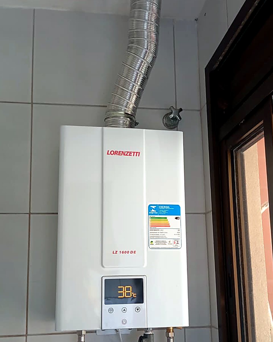 Aquecedor a gás Lorenzetti instalado